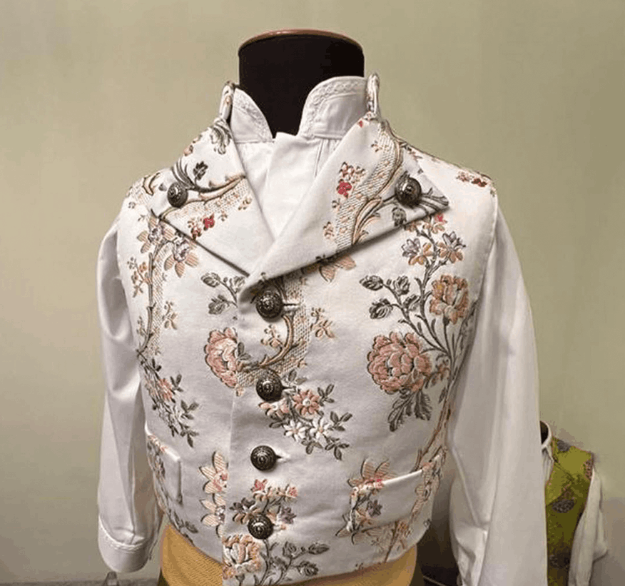 Traje de fallero puesto en un maniquí fallero